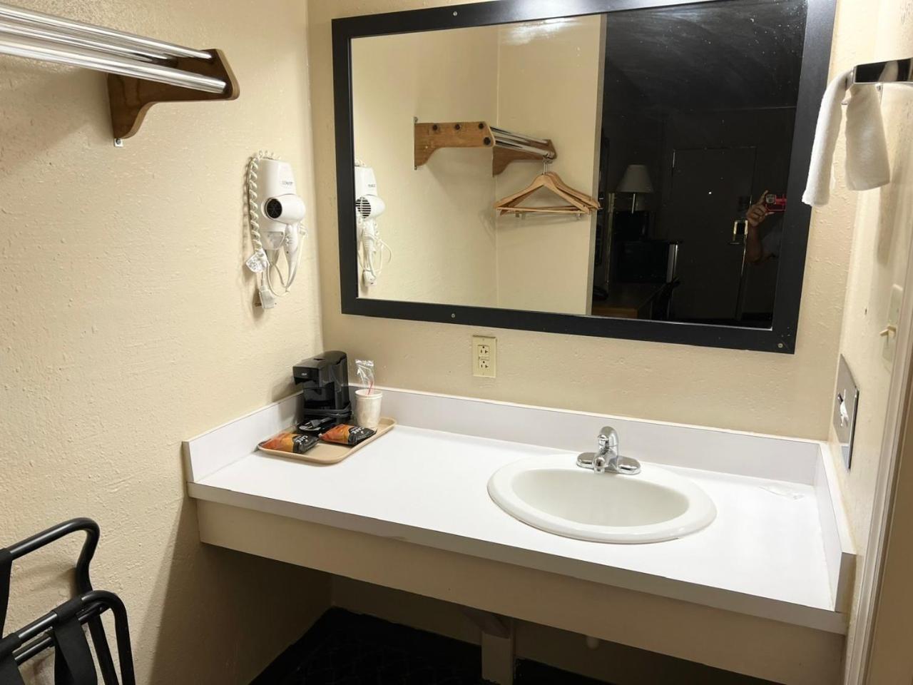 Economy Inn McCook Eksteriør billede