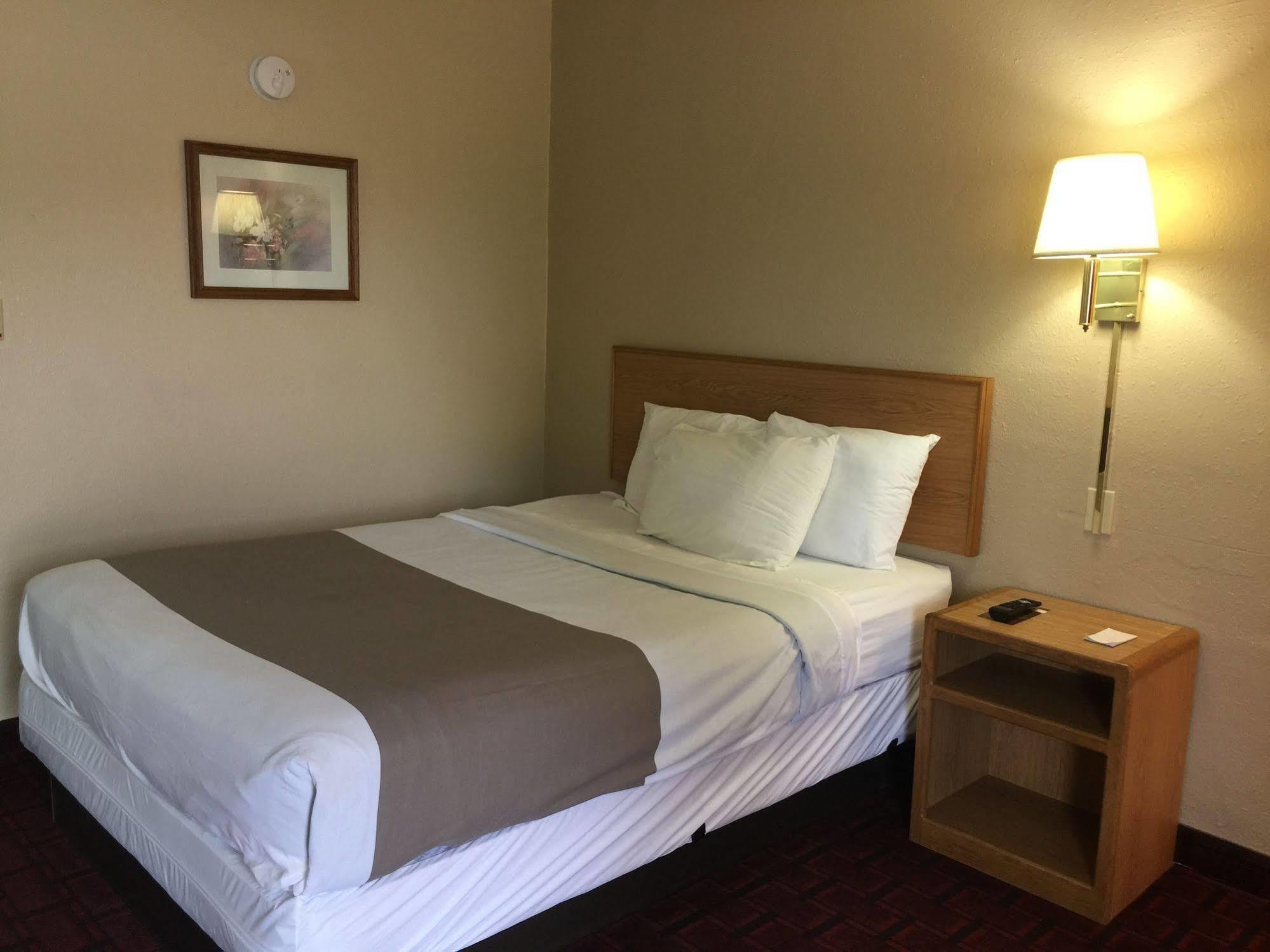 Economy Inn McCook Eksteriør billede